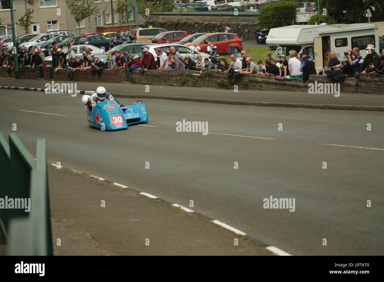 Isola di Man gare TT, Qualifiche Gara, sabato 3 giugno 2017.Sidecar qualifica e Supersport/leggera/nuovi arrivati (tutte le categorie) sessione di qualifica. Foto Stock