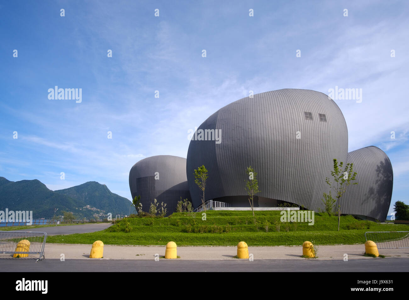 Moderno edificio teatrale teatro il maggiore (maggiore teatro) a Verbania sul Lago Maggiore, Regione Piemonte, Italia Foto Stock
