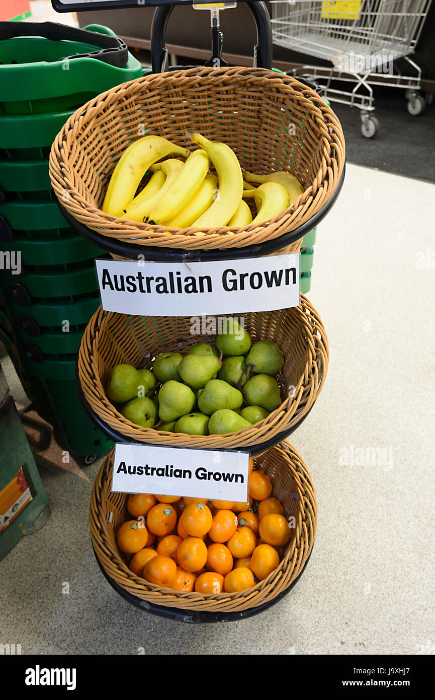 Australian frutta coltivata sul visualizzatore in corrispondenza di un supermercato, Nuovo Galles del Sud, NSW, Australia Foto Stock