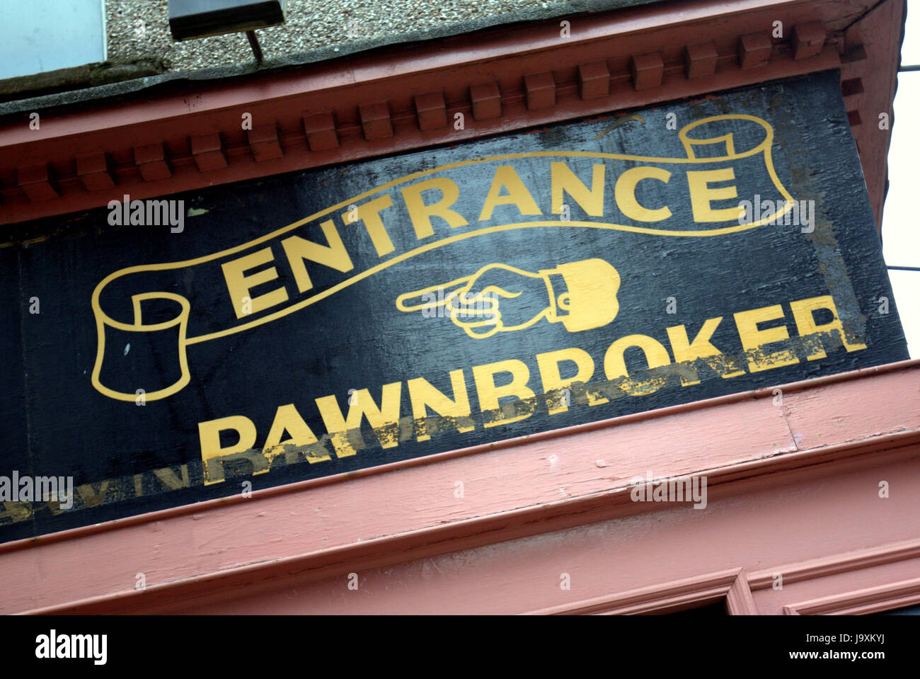 Pawnbroker fatiscente sign in contanti per l'oro offre Foto Stock