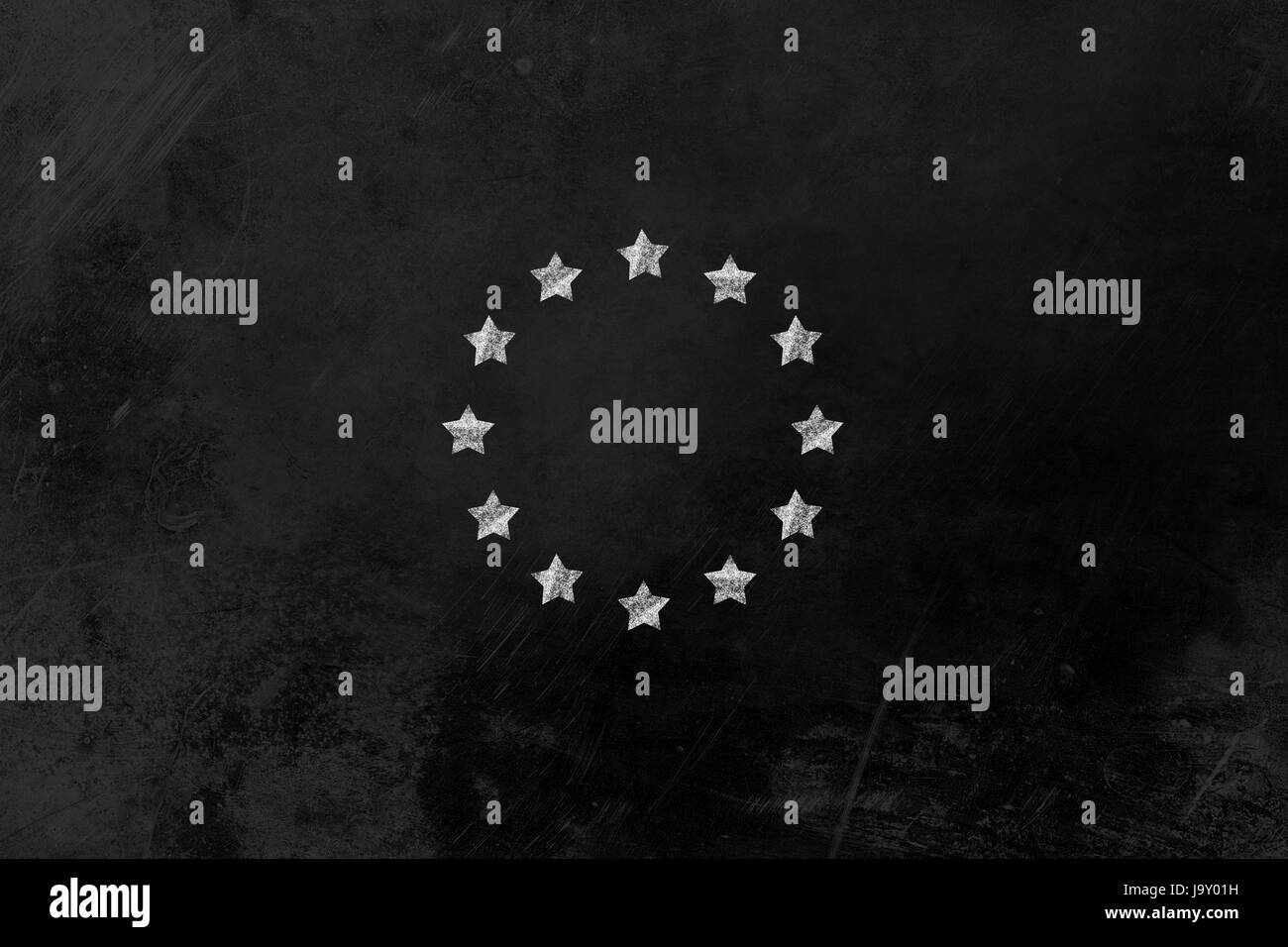 Cerchio di stelle bandiera dell'Unione europea sulla lavagna Foto Stock
