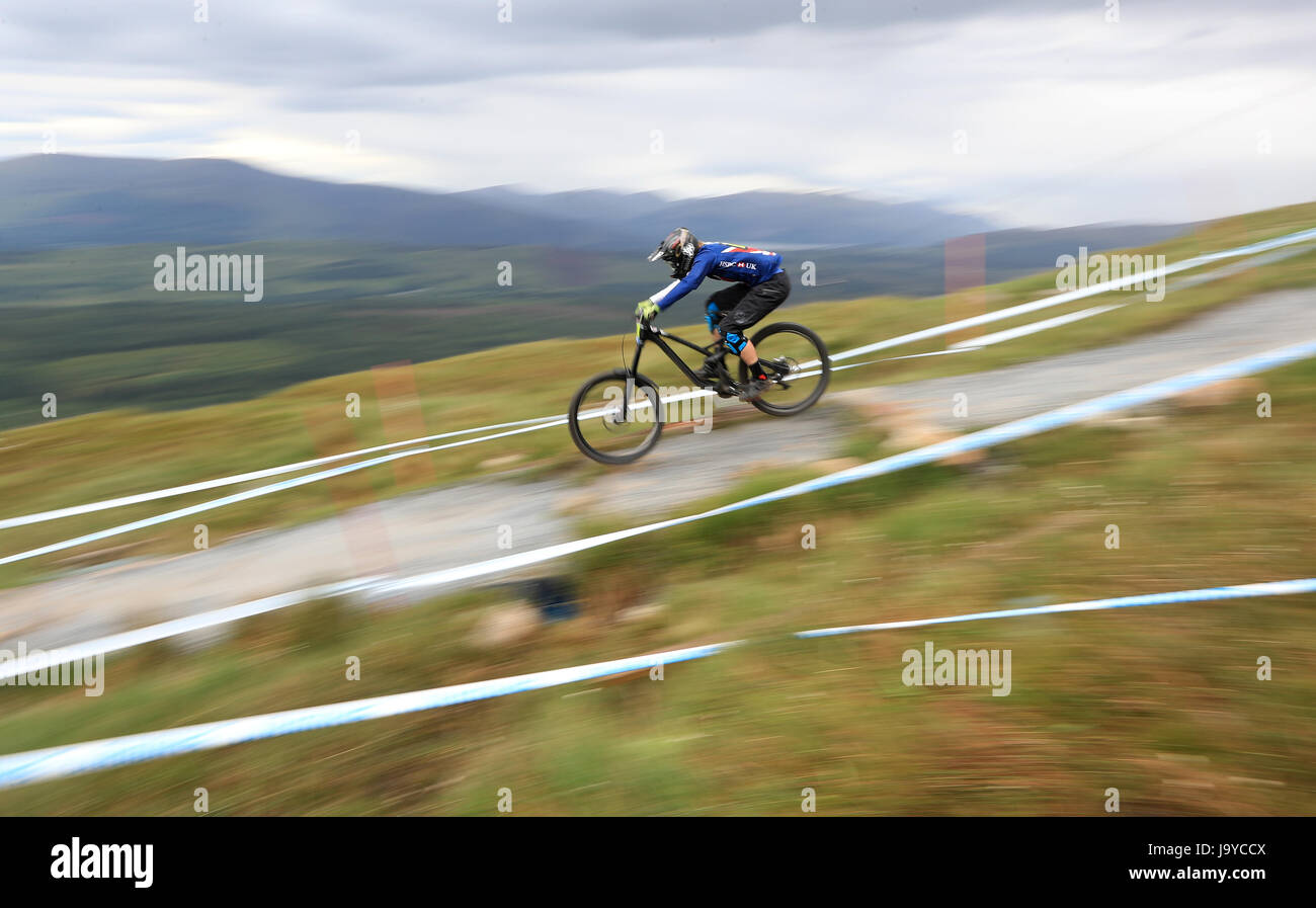 Ewan Mackay durante il giorno uno dei 2017 UCI Mountain Bike World Cup a Fort William. PREMERE ASSOCIAZIONE foto. Data immagine: Sabato 3 giugno 2017. Il credito fotografico dovrebbe essere: Tim Goode/PA Wire. Foto Stock