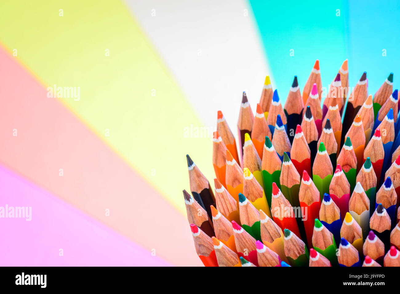 Close up macro shot taglienti delle matite colorate Foto Stock