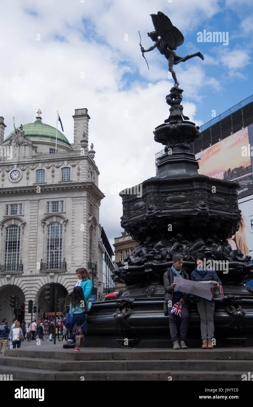 Viste in ed intorno a Piccadilly Circus a Londra Foto Stock