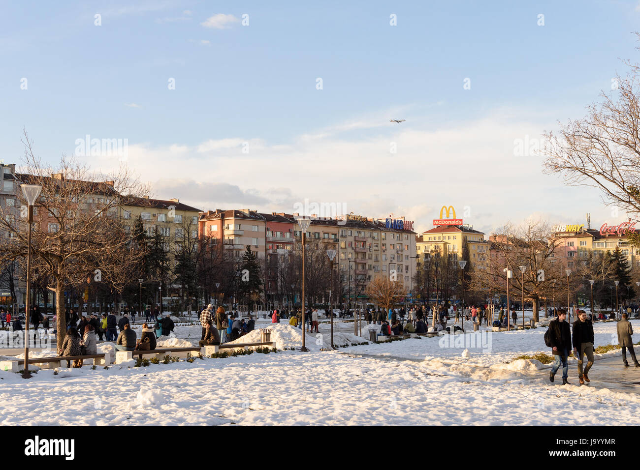 Il centro della città di Sofia, Bulgaria vicino al Palazzo Nazionale della Cultura in inverno Foto Stock