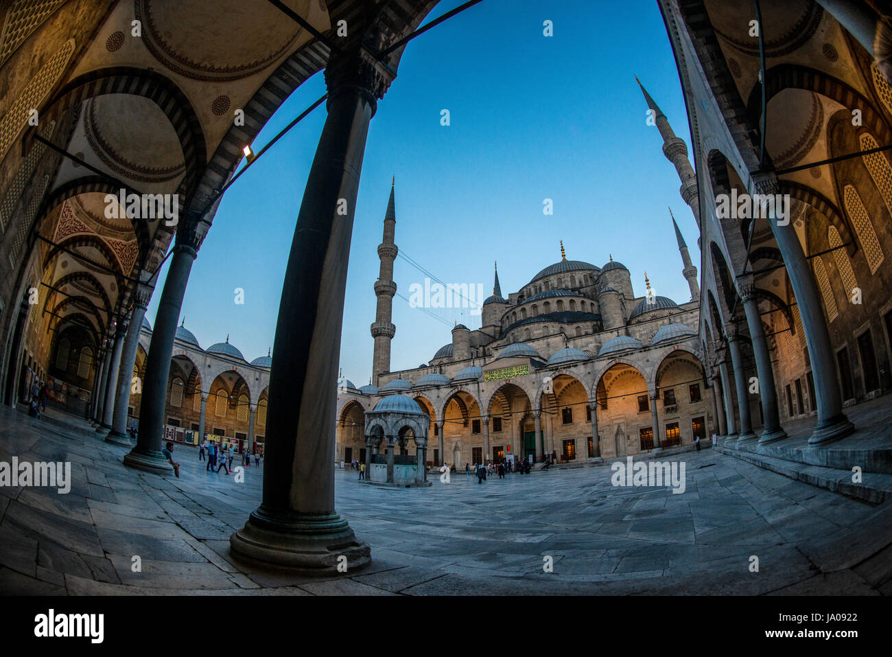 La Moschea del Sultano Ahmed, è una moschea storica si trova a Istanbul, in Turchia. Conosciuta anche come la Moschea Blu. Foto Stock