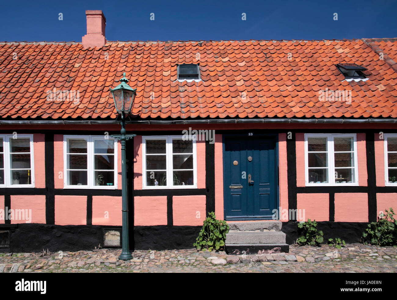 Rosa in stile tudor house a roenne su bornholm Foto Stock