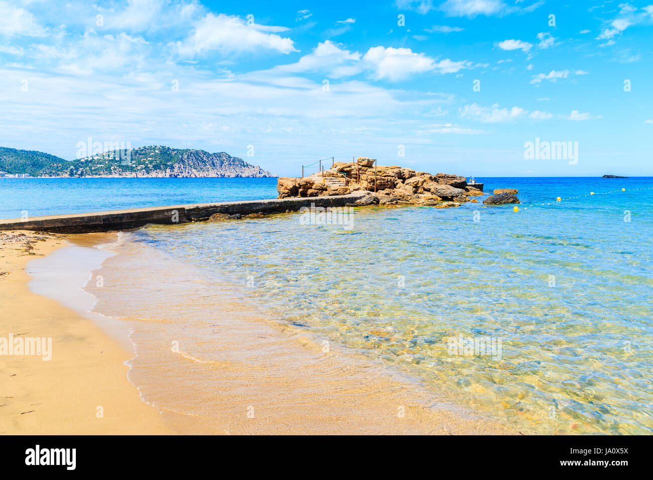 Spiaggia di sabbia di Es Figueral bay, Ibiza, Spagna Foto Stock