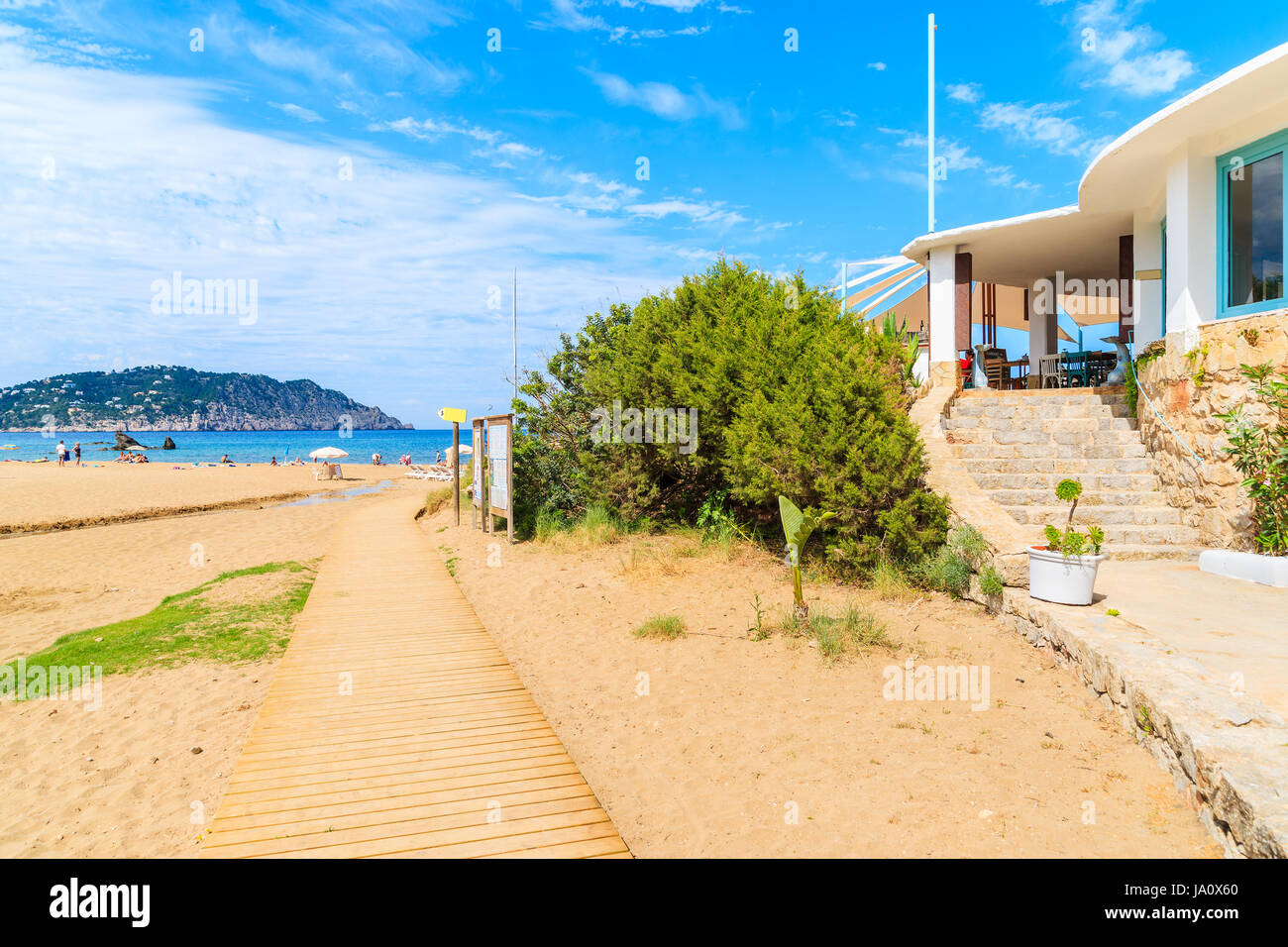 Percorso alla spiaggia di Es Figueral, isola di Ibiza, Spagna Foto Stock