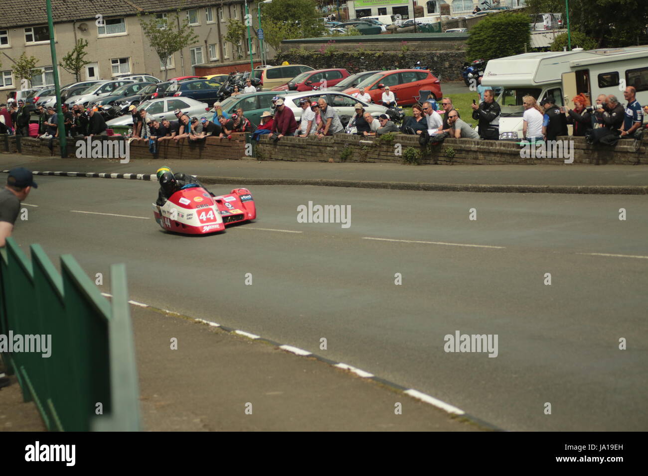 Isola di Man gare TT, Sidecar Qualifiche Gara, sabato 3 giugno 2017. Sidecar sessione di qualifica. Numero 44, Nigel Smith e Chris McGahan su un 600cc Iresson sidecar Honda del team NSR dal montante St Mary, Isola di Man Foto Stock