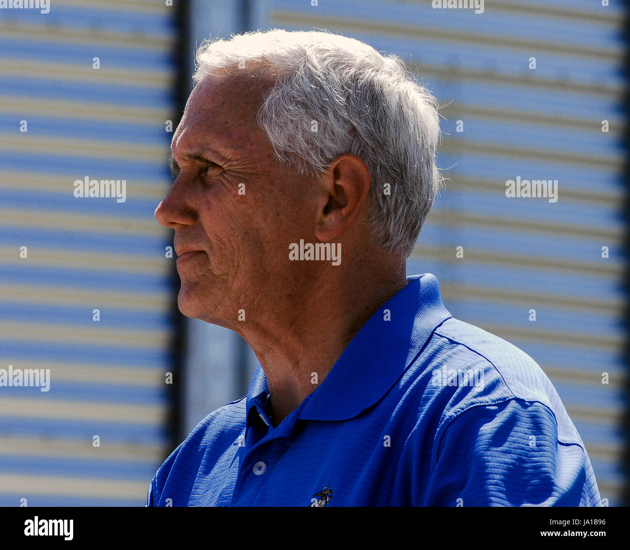 Boone, U.S. 03 Giugno, 2017. Vice Presidente Mike Pence risolve la folla a senatore Joni Ernst's (Repubblicano da Iowa) terza arrosto annuale e Ride charilty beneficio presso la centrale di Iowa Expro centro in Boone Iowa, 3 giugno, 2017. Credito: mark reinstein/Alamy Live News Foto Stock