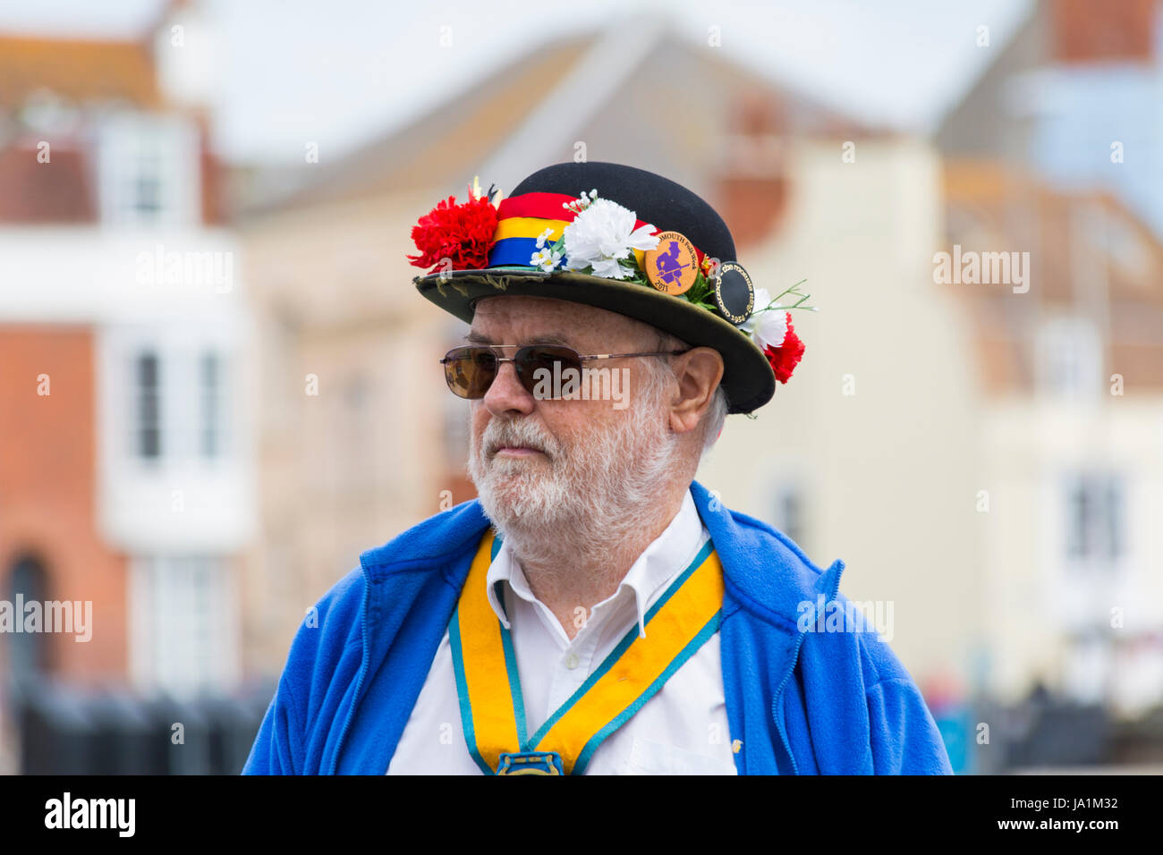 Weymouth Dorset, Regno Unito. Il 4 giugno, 2017. Wessex festival folk di Weymouth Folk Festival. Meteo dello scambiatore di calore per la Morris ballerini e altri artisti, come greggi testa a Weymouth per il festival. La Bourne fiume Morris uomini Credito: Carolyn Jenkins/Alamy Live News Foto Stock