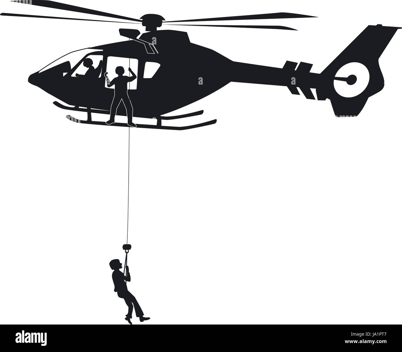 Ein Luftrettungseinsatz Mit einem Eurocopter EC-135. Der hŠllt pilota den Hubschrauber sicher Ÿber der Bergungsstelle wŠhrend der Retter auf den Landekufen steht und Seilwinde bedient. Ein Mann wird mit der Seilwinde gerade nach oben gezogen. Foto Stock