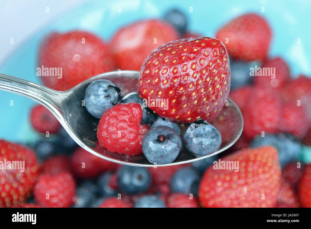 Un cucchiaio pieno di vitamine Foto Stock