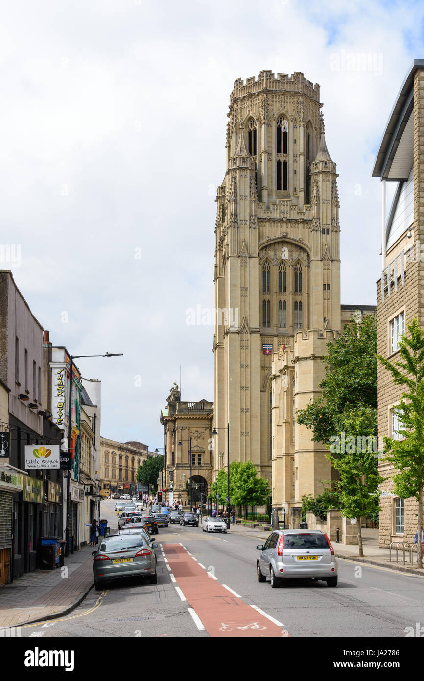Bristol, Inghilterra, Regno Unito - 17 Luglio 2016: l'Università di Bristol il Wills Memorial Building, un punto di riferimento sulla cima di una collina nel centro di Bristol. Foto Stock