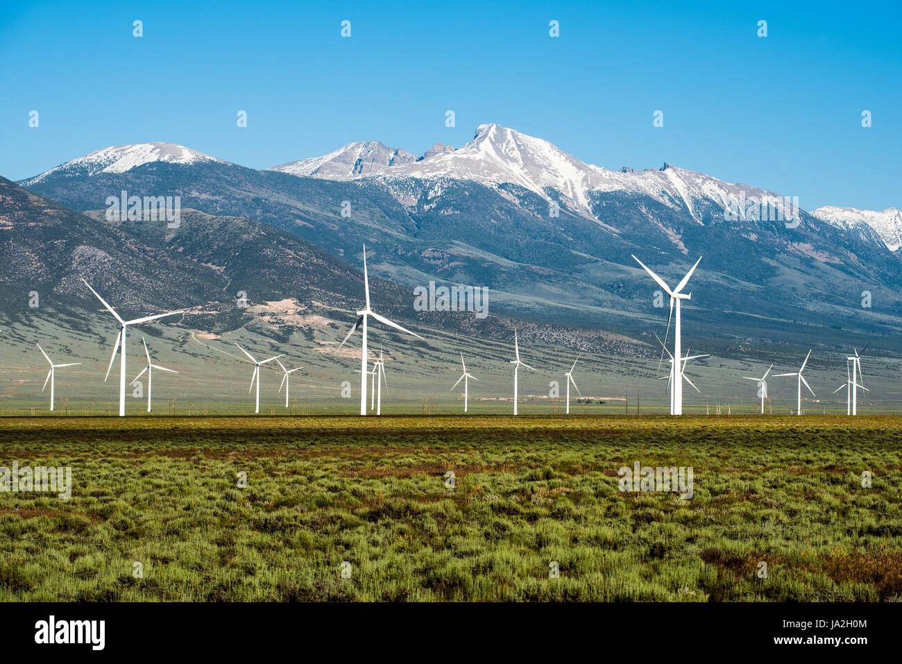 La valle di primavera Wind Farm, vicino a Ely, Nevada e il Parco nazionale Great Basin. Foto Stock