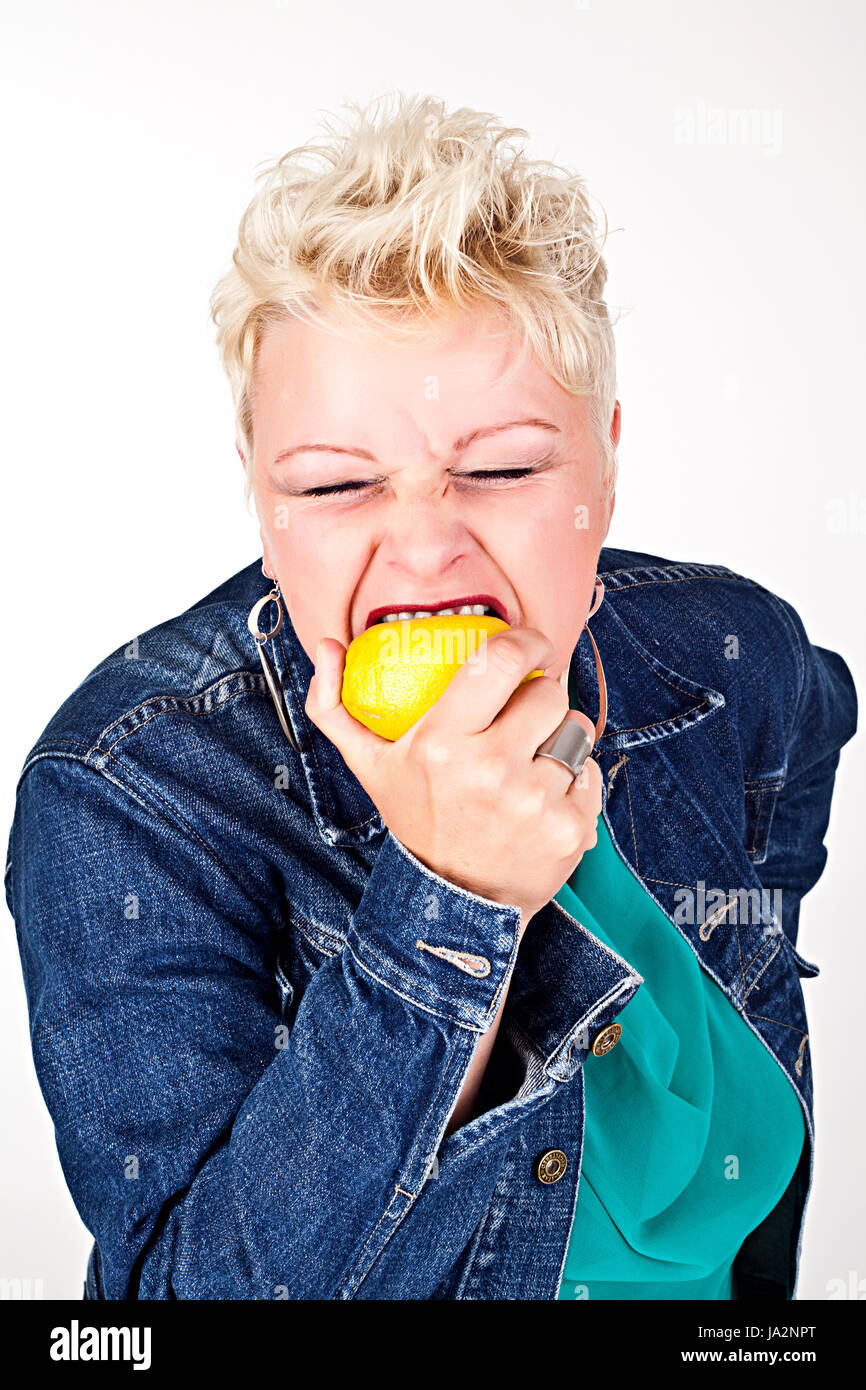 Donna, bocca, viso, succo acido, grimace, limone candito, perdonati, donna Foto Stock