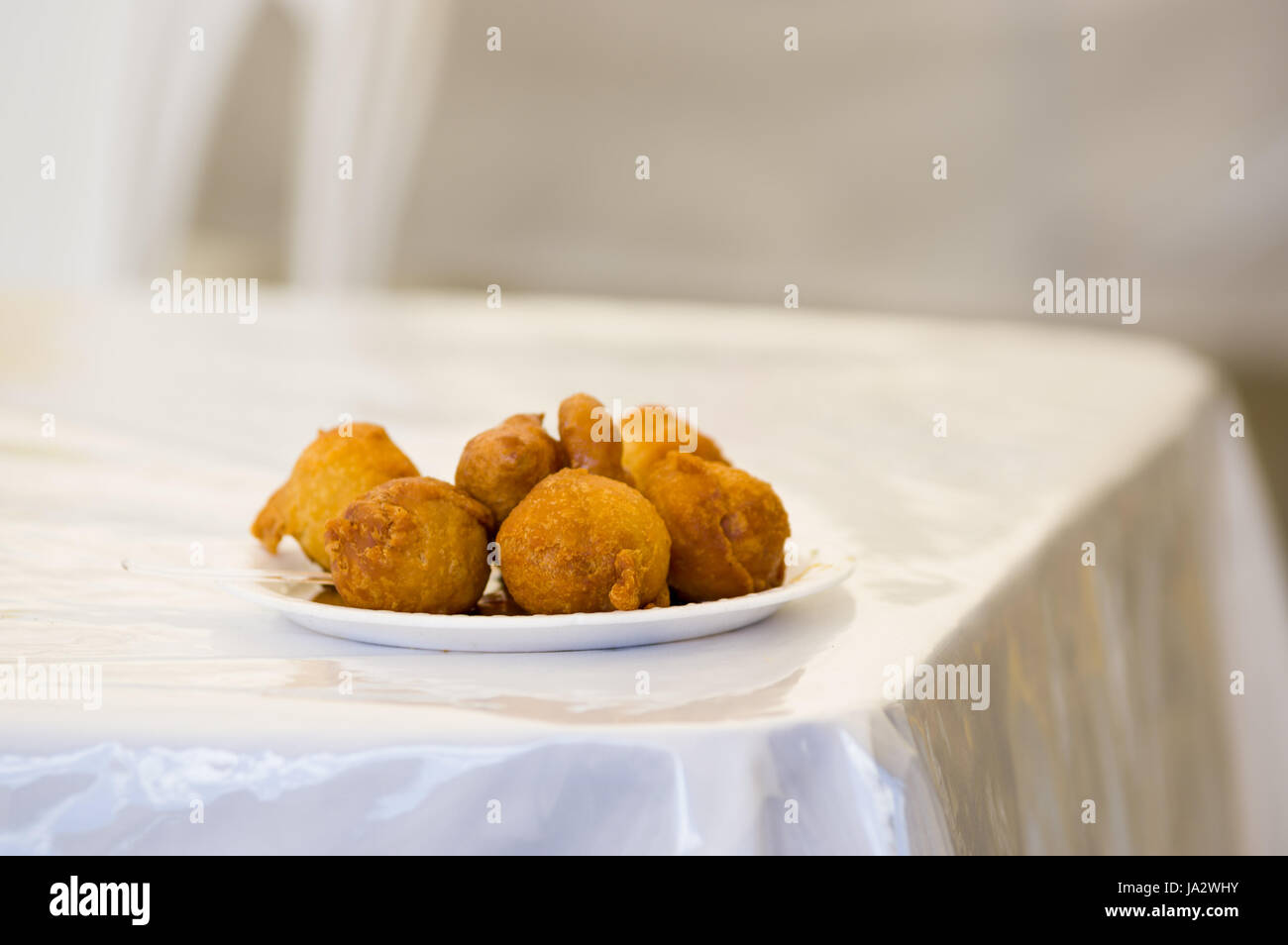 Frittelle fatte in casa con lo zucchero e i suoi ingredienti Foto Stock