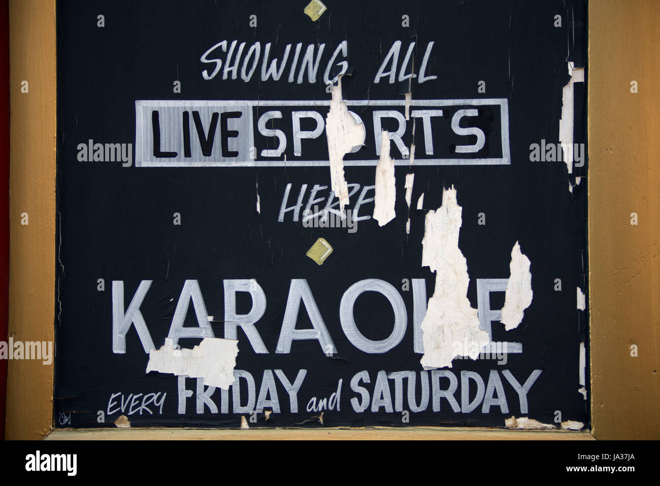 Glasgow live sports karaoke weathered vintage pub segno Foto Stock