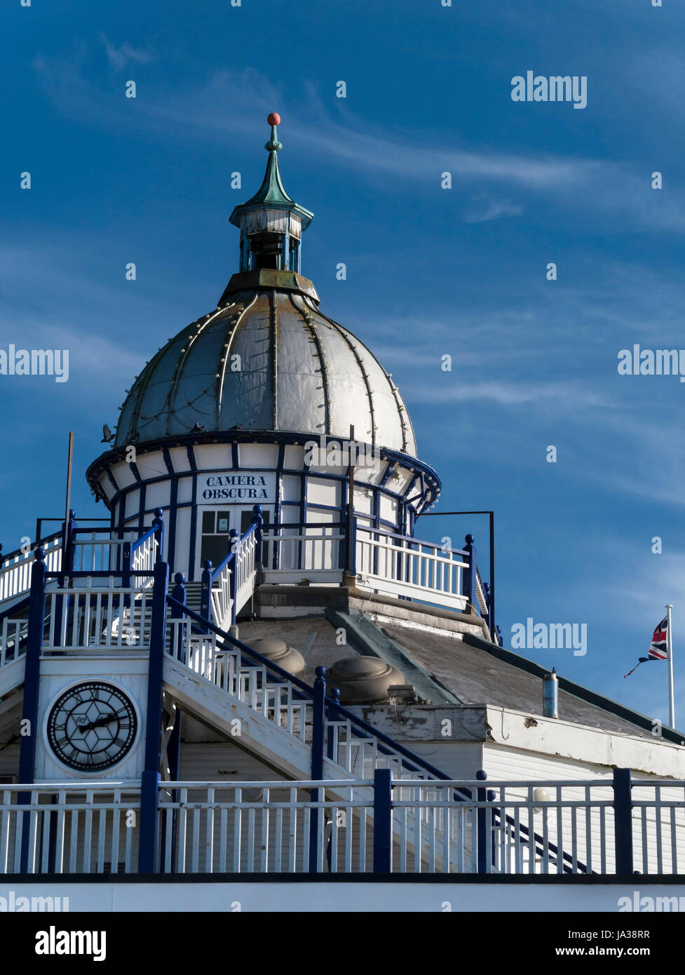 A cupola ornata cupola e tetto in zinco con Terminale per tenda della Camera Obscura, Eastbourne Pier, East Sussex, Inghilterra, Regno Unito. Foto Stock