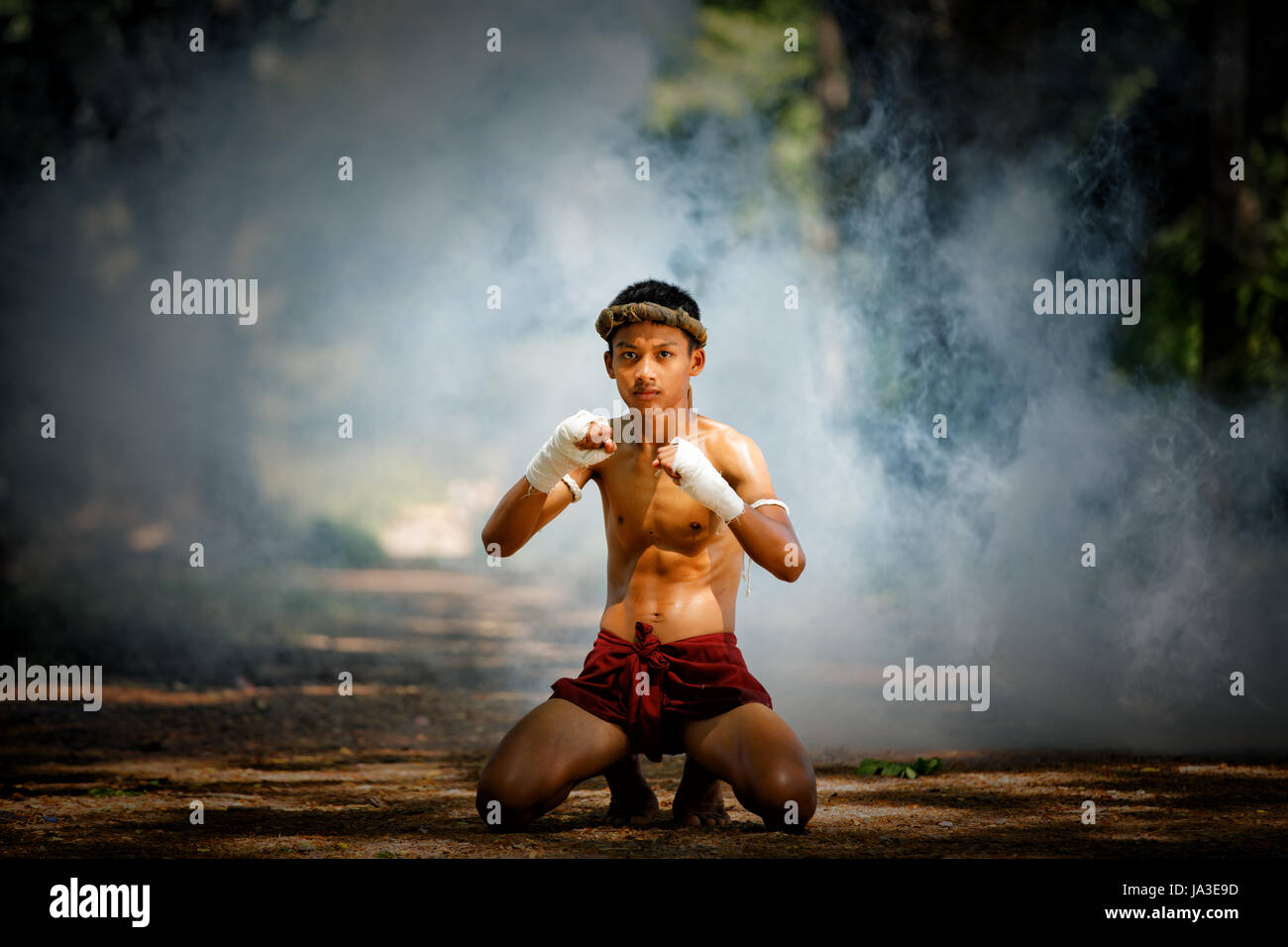 La muay thai o Thai boxe in Thailandia Foto Stock