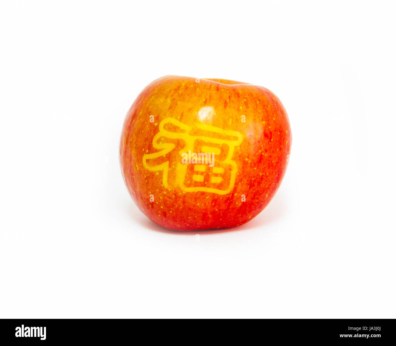 Red apple con il carving timbro della parola benedizione, lingua cinese Foto Stock