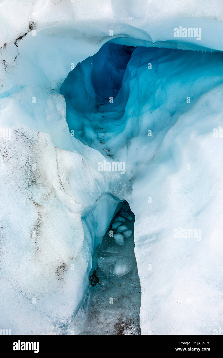 Le grotte di ghiaccio sulla superficie di un ghiacciaio Fox Glacier, Isola del Sud, Nuova Zelanda Foto Stock