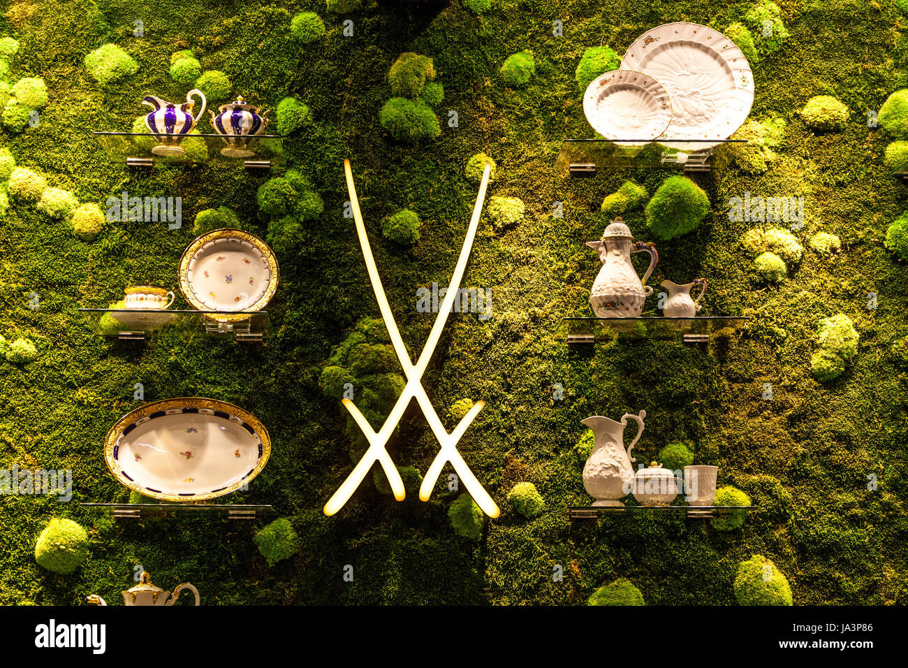 Meissen Porcellane Museum storia, Meissen Germania Sassonia famosa fabbrica tedesca marchio display Foto Stock