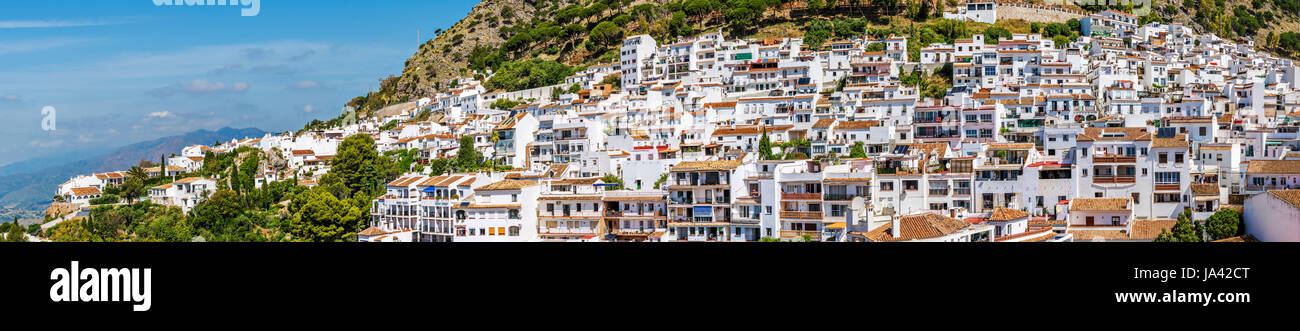 Panorama del bianco lavato villaggio di Mijas, Andalusia, Spagna, Europa Foto Stock