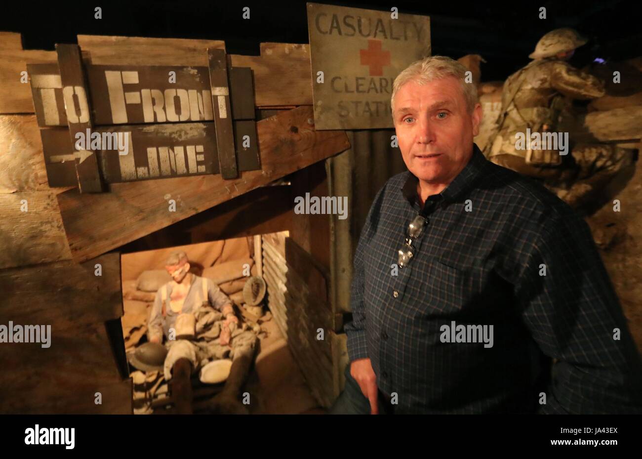 Austin Cheevers presso il Museo di somme in Bangor Irlanda del Nord. Una collina sono andati in fiamme come la battaglia di Messines Ridge è stato lanciato, un veterano ha ricordato. Foto Stock