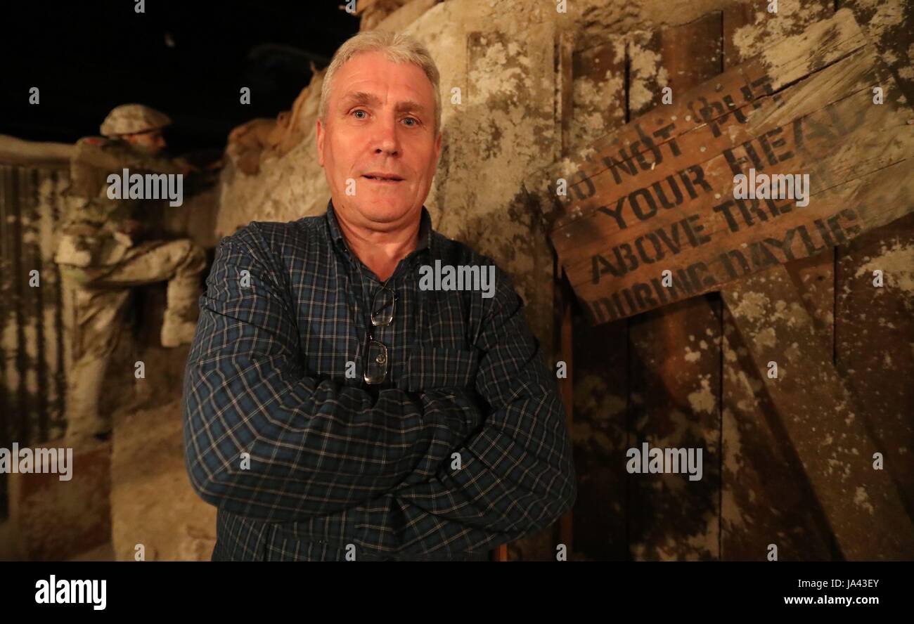 Austin Cheevers presso il Museo di somme in Bangor Irlanda del Nord. Una collina sono andati in fiamme come la battaglia di Messines Ridge è stato lanciato, un veterano ha ricordato. Foto Stock