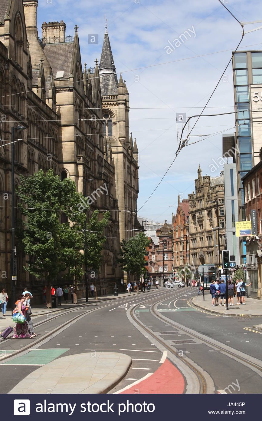 Il centro città di Manchester in una giornata di sole nella settimana del bombardamento di Manchester Foto Stock