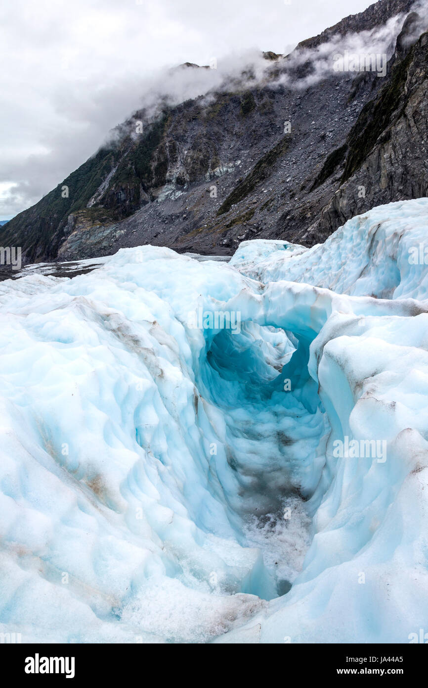 Arco di ghiaccio la formazione sulla superficie di un ghiacciaio Fox Glacier, Isola del Sud, Nuova Zelanda Foto Stock