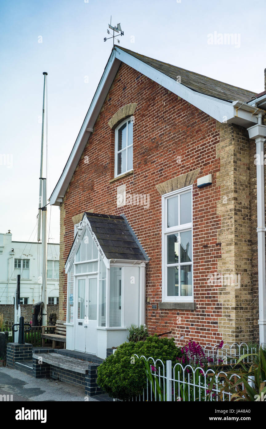 I marinai sale lettura edificio nella città balneare di Southwold nel Suffolk. Costruito nel 1864 per mantenere i marinai e i pescatori dal pub quando non è in mare. Foto Stock