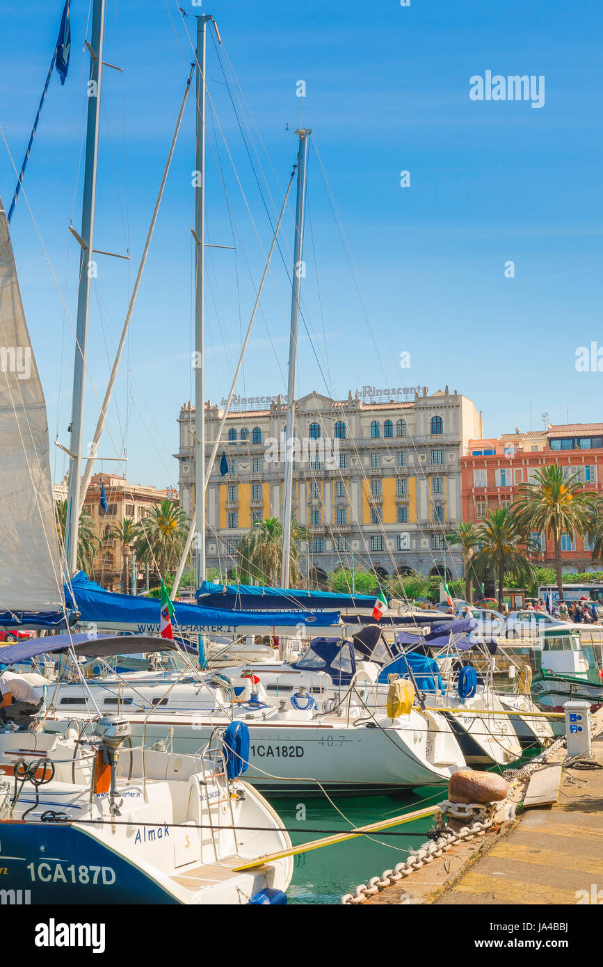 Cagliari port, yacht ormeggiati nel porto turistico nel porto di Cagliari, Sardegna. Foto Stock