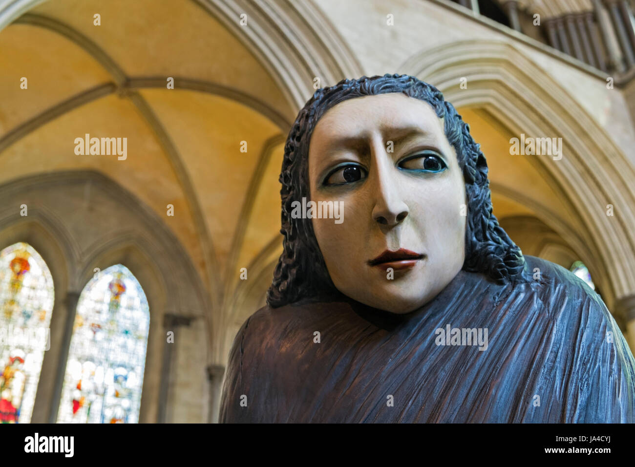 Le ombre del viandante statue della Cattedrale di Salisbury WILTSHIRE REGNO UNITO Foto Stock