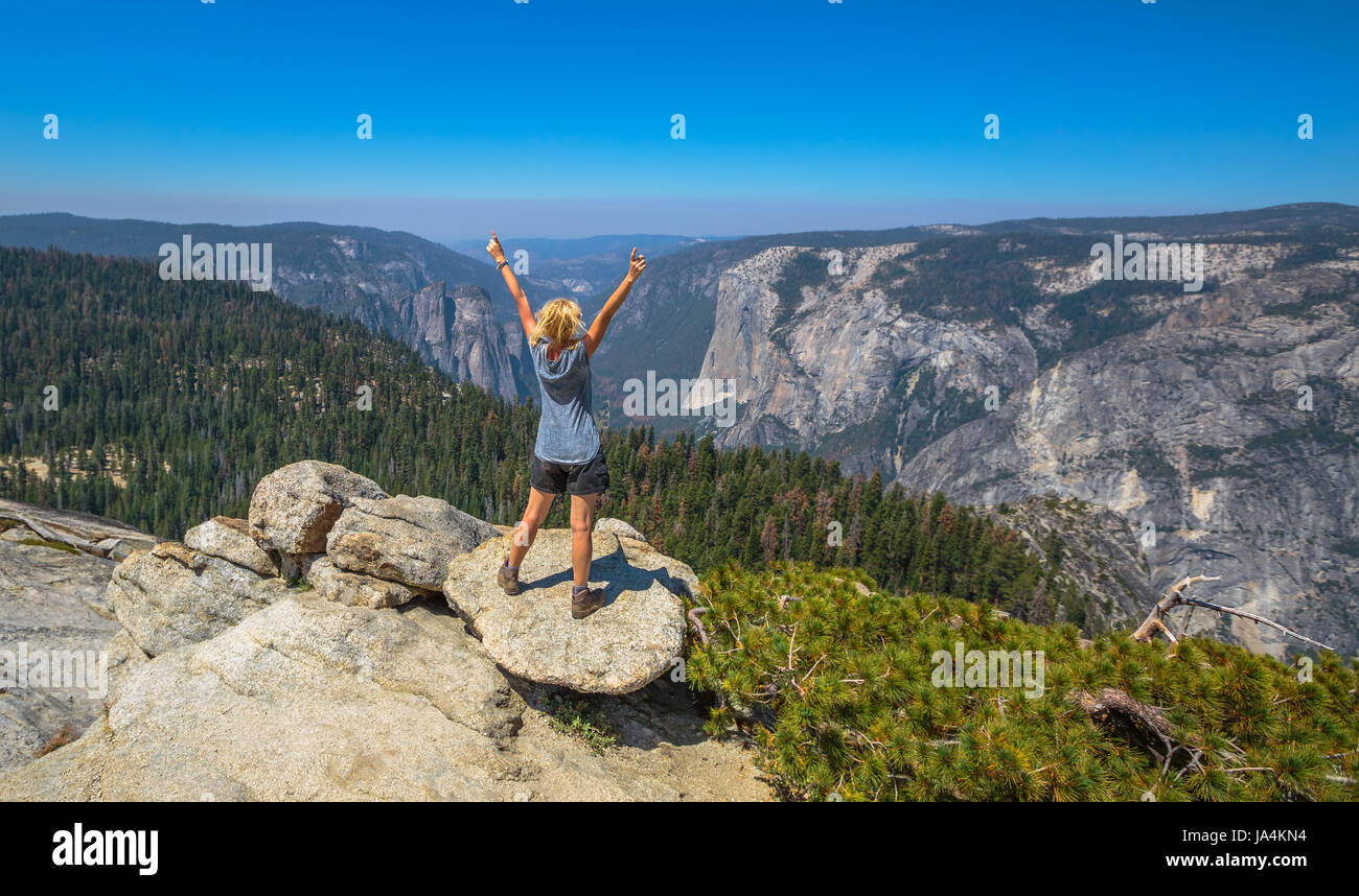 Godendo al vertice di Yosemite Foto Stock