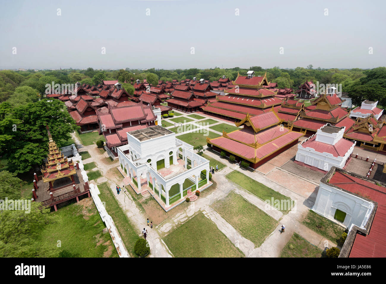 Replica di Mandalay Palace è fatta per scopo educativo sia per i turisti e la gente del posto circa l'ultima capitale reale di Myanmar. Foto Stock