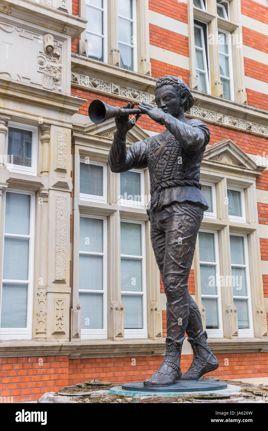 Statua del Pifferaio di Hamelin in Hameln, Germania Foto Stock