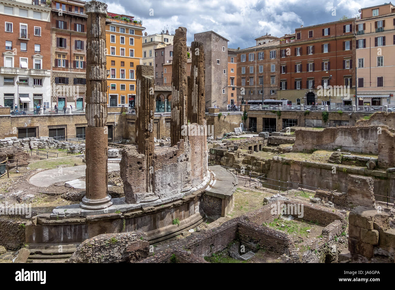 Antiche rovine in Largo di Torre Argentina area archeologica - Roma, Italia Foto Stock