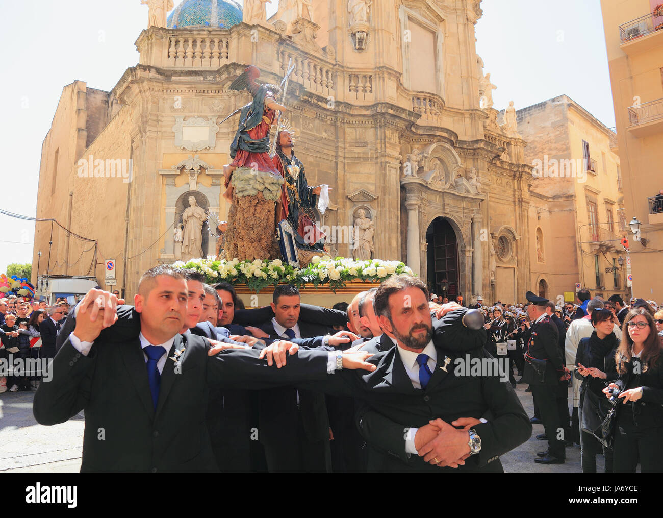 La sicilia trapani, Buon Venerdì misteriosa processione La Processione dei Misteri, muovendo con i misteri attraverso la città vecchia Foto Stock