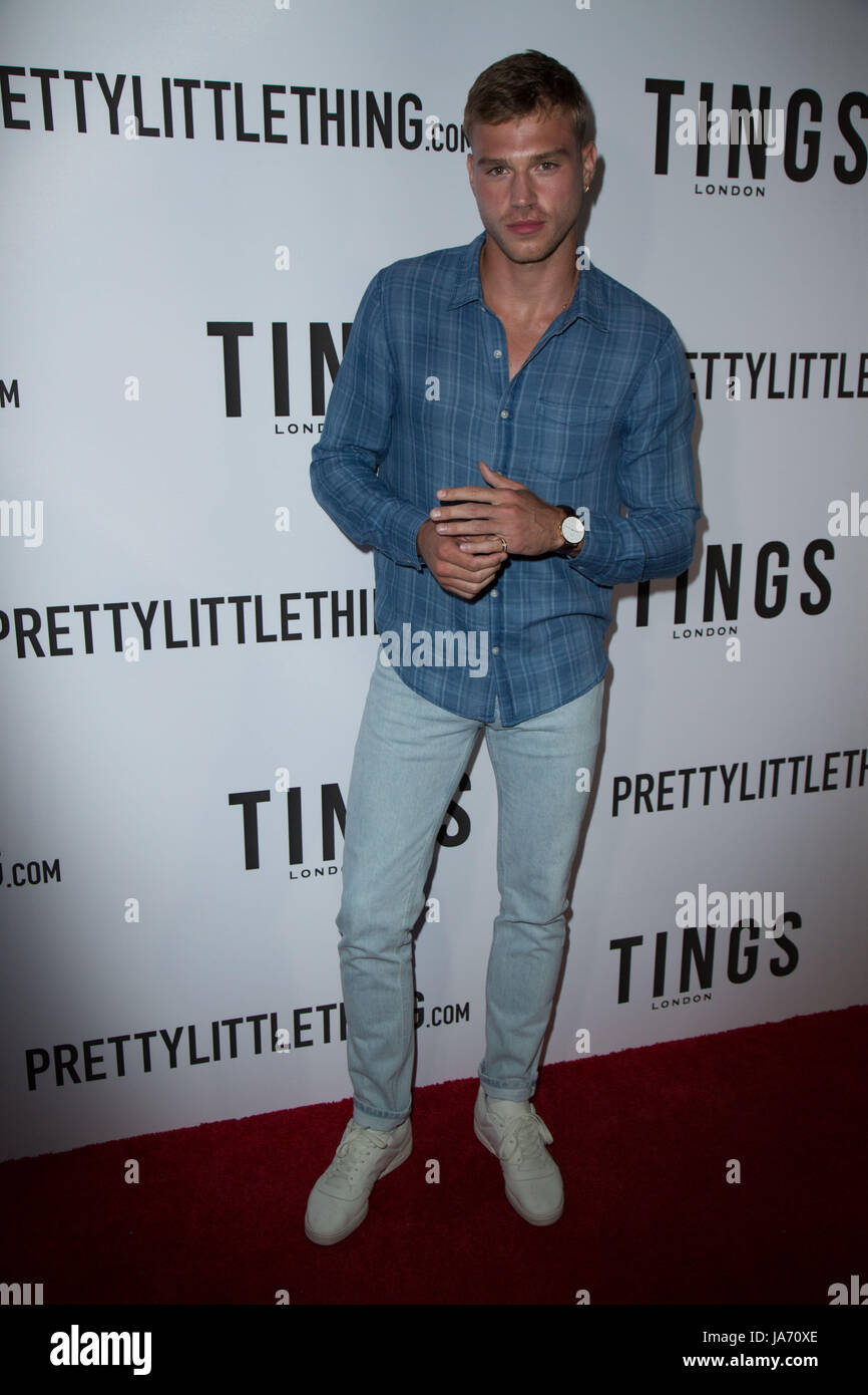 Los Angeles, Stati Uniti d'America. 23 ago,2017. matthew noszka assiste "secret party' lanciare tings london magazine nightingale agosto 23,2017 Los Angeles, California. Foto Stock