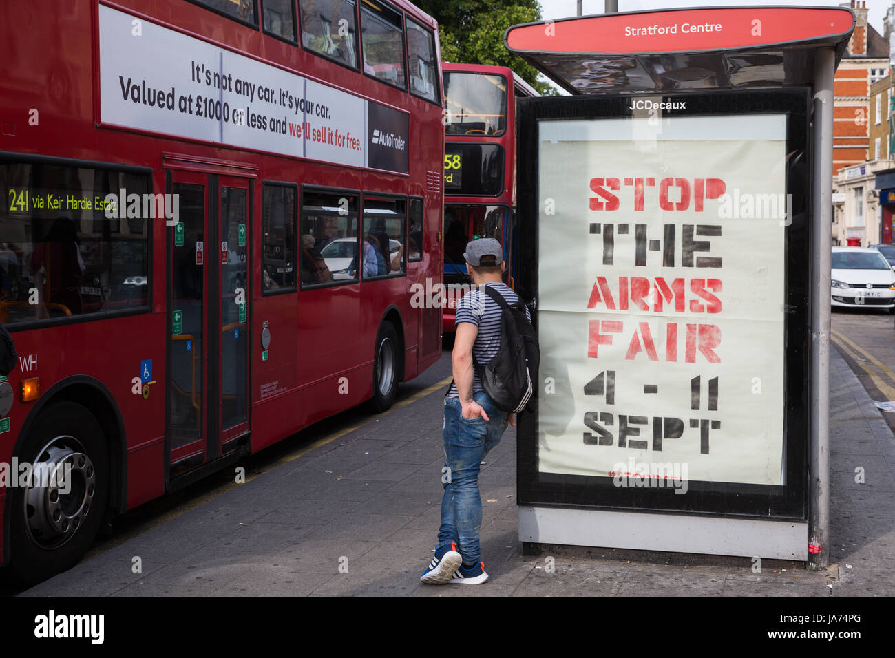 Londra, Regno Unito. 24 Agosto, 2017. Sovverte sono apparsi in corrispondenza di posizioni intorno a Londra per chiedere le proteste a 'stop' il DSEI arms fair che si terrà presso il centro Excel tra 4th-11th Settembre. Credito: Mark Kerrison/Alamy Live News Foto Stock