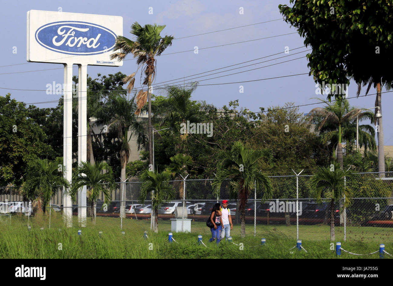 Agosto 24, 2017 - Valencia, Carabobo, Venezuela - La società di veicoli Ford Motors, perde la domanda di manodopera, secondo la pubblicazione nella Gazzetta ufficiale della tsj, la Corte suprema di giustizia (acronimo in spagnolo). .1023/5000.Il Sociale Camera di Cassazione della Corte Suprema di Giustizia (TSJ) parzialmente segnalata la rivendicazione nella prova del lavoro tfr derivato da malattia professionale depositata dal cittadino Robert JosÅ½ Mar. A vostra disposizione 58€™n sâ€¡nchez contro la compagnia mercantile di Ford Motor de Venezuela, S.A...Questo è stato sottolineato nella sentenza n. 706/2017 con una presentazione dal giudice JesÅ"s Manuel JimÅ½nez Alfonzo, che Foto Stock