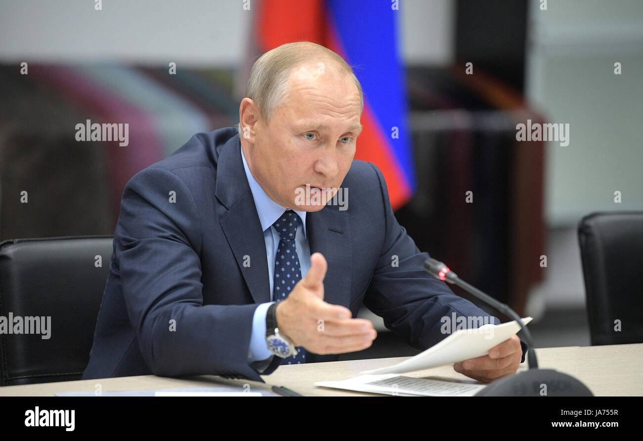 Il presidente russo Vladimir Putin durante una riunione sullo sviluppo dell'industria leggera e della lotta contro la contraffazione di merci Agosto 16, 2017 a Ryazan, Russia. Foto Stock