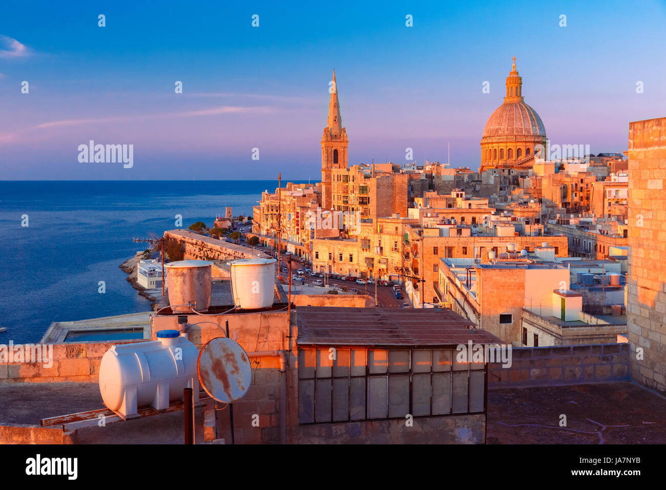 Le cupole e i tetti al tramonto, La Valletta , Malta Foto Stock