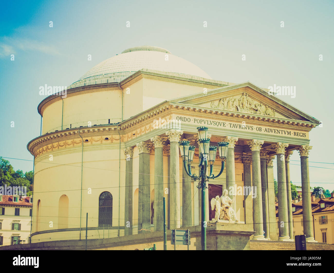 Vintage guardando la chiesa di La Gran Madre a Torino, Italia - utile come sfondo Foto Stock