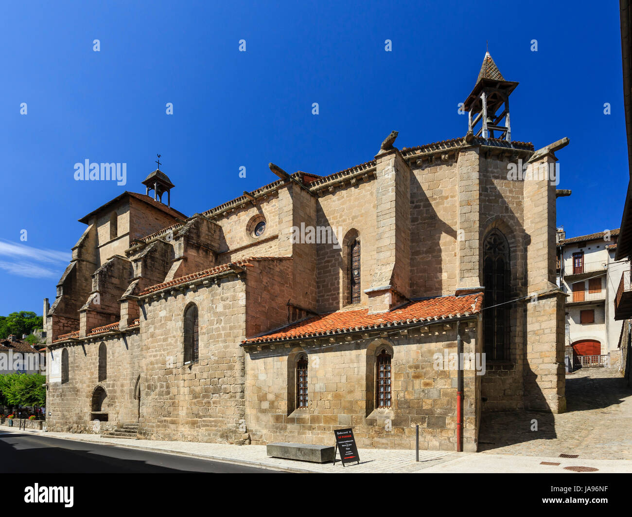 Francia, Cantal, Laroquebrou, la chiesa di San Martino Foto Stock