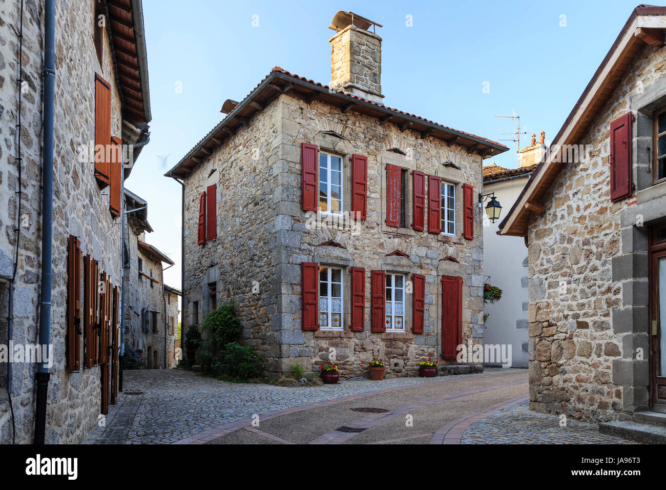Francia, Cantal, Marcoles, all'interno del borgo medievale Foto Stock