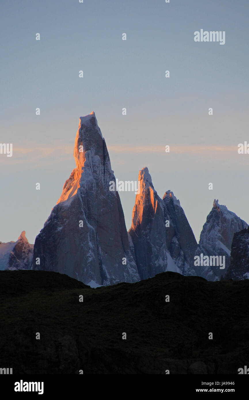 Cerro Torre mountainline al tramonto, Patagonia, Argentina Foto Stock Cerro Torre mountainline al tramonto, Patagonia, Argentina Foto Stock